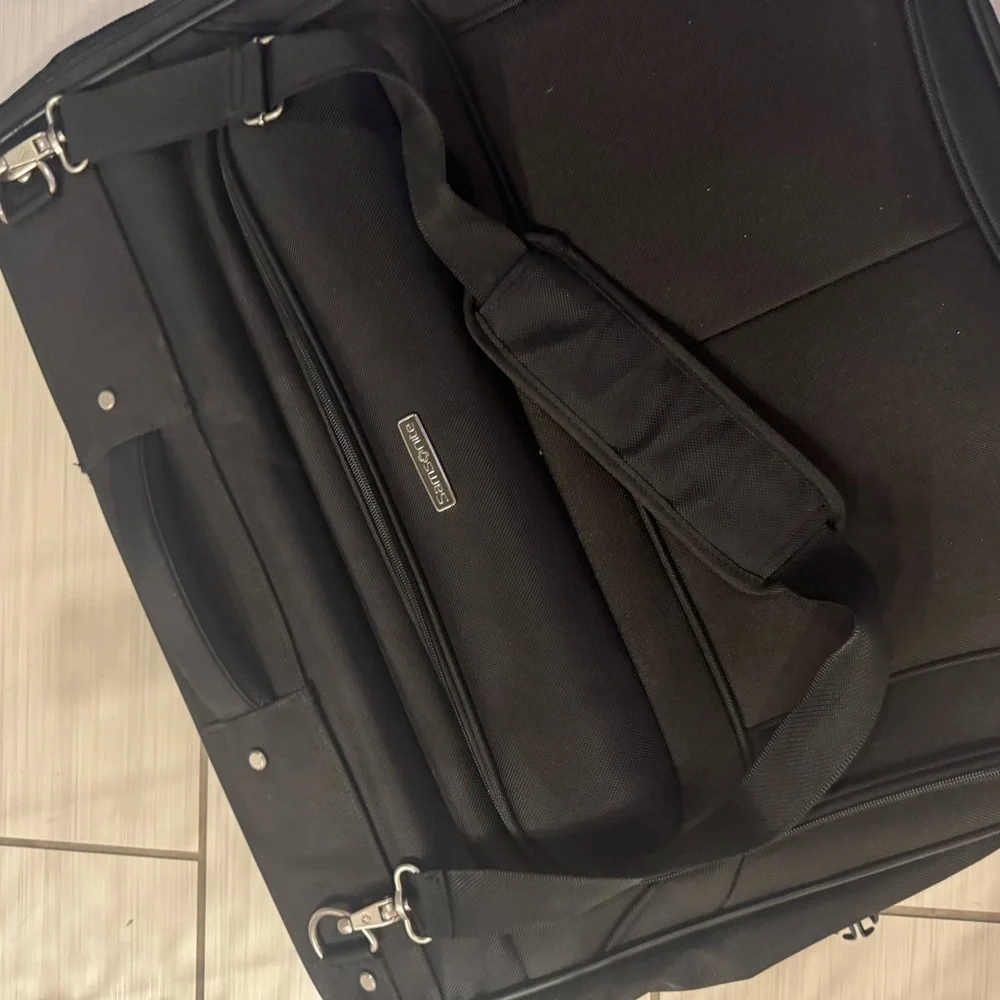Samsonite Bifold Garment Bag 24x22x4 NWOT